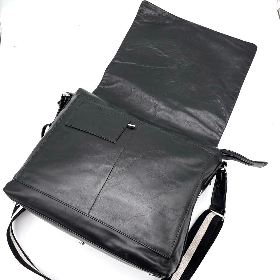 ✨良品✨バリー　メッセンジャーバッグ　トレスポ　A4可　レザー　南京錠