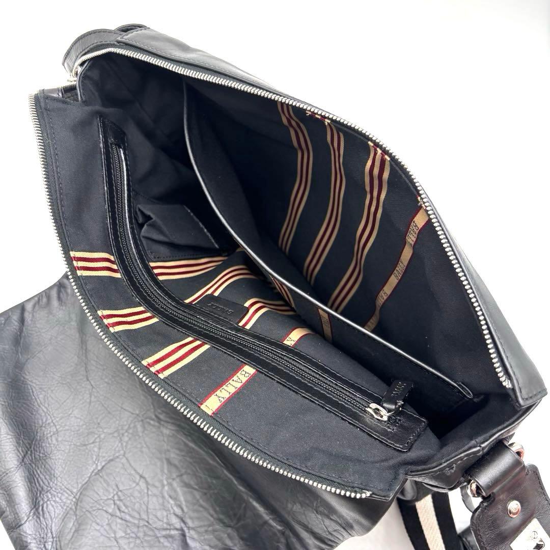 ✨良品✨バリー　メッセンジャーバッグ　トレスポ　A4可　レザー　南京錠