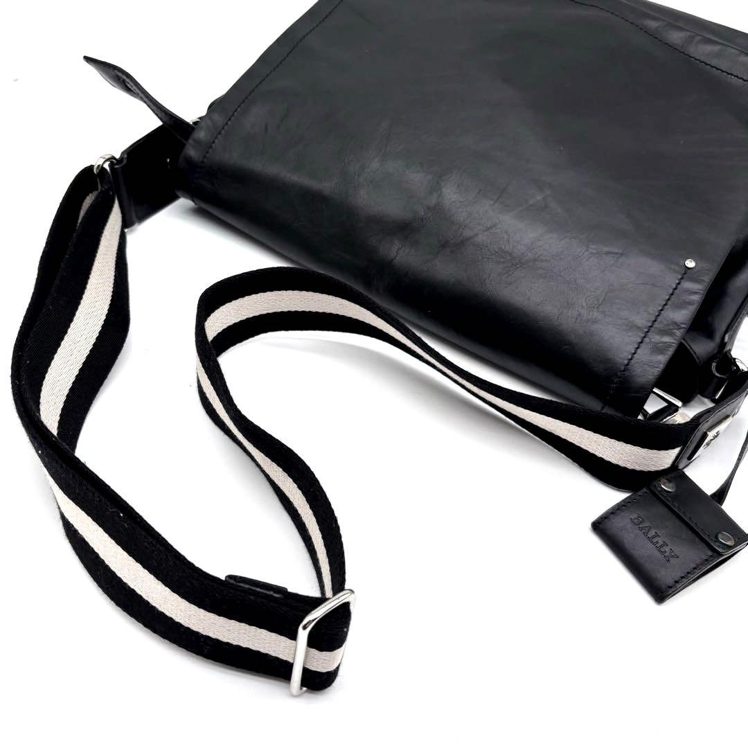 ✨良品✨バリー　メッセンジャーバッグ　トレスポ　A4可　レザー　南京錠