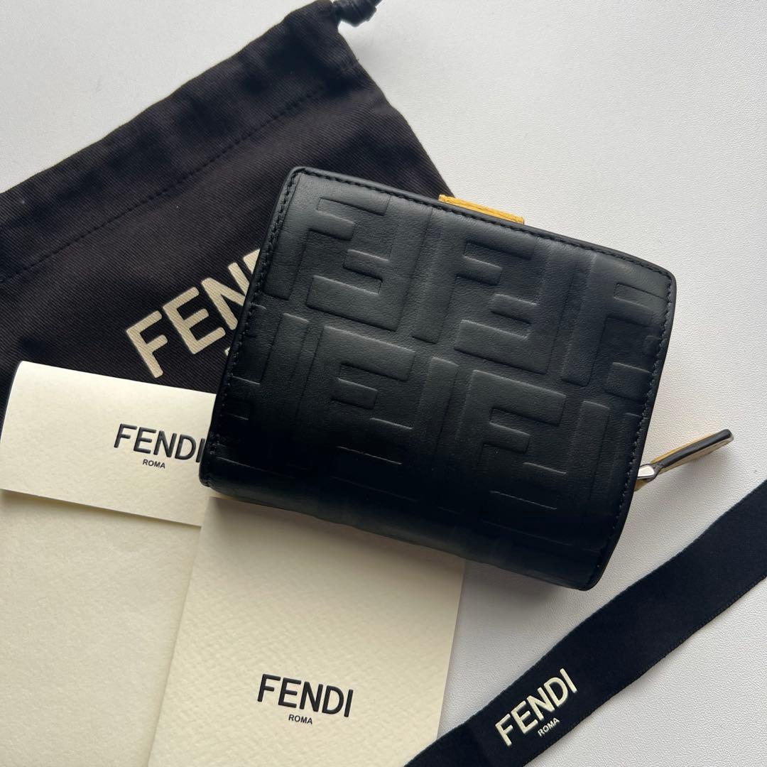 122 極上美品 FENDI フェンディ ズッカ 2つ折り財布