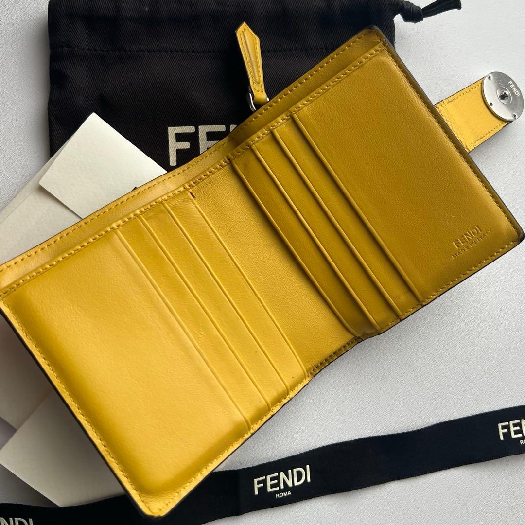 122 極上美品 FENDI フェンディ ズッカ 2つ折り財布