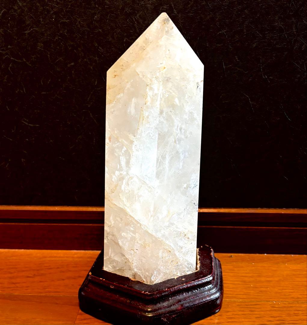 水晶六角柱水晶木製台座付き& 天然ヒマラヤ水晶2.4KG(水晶台は別)セット