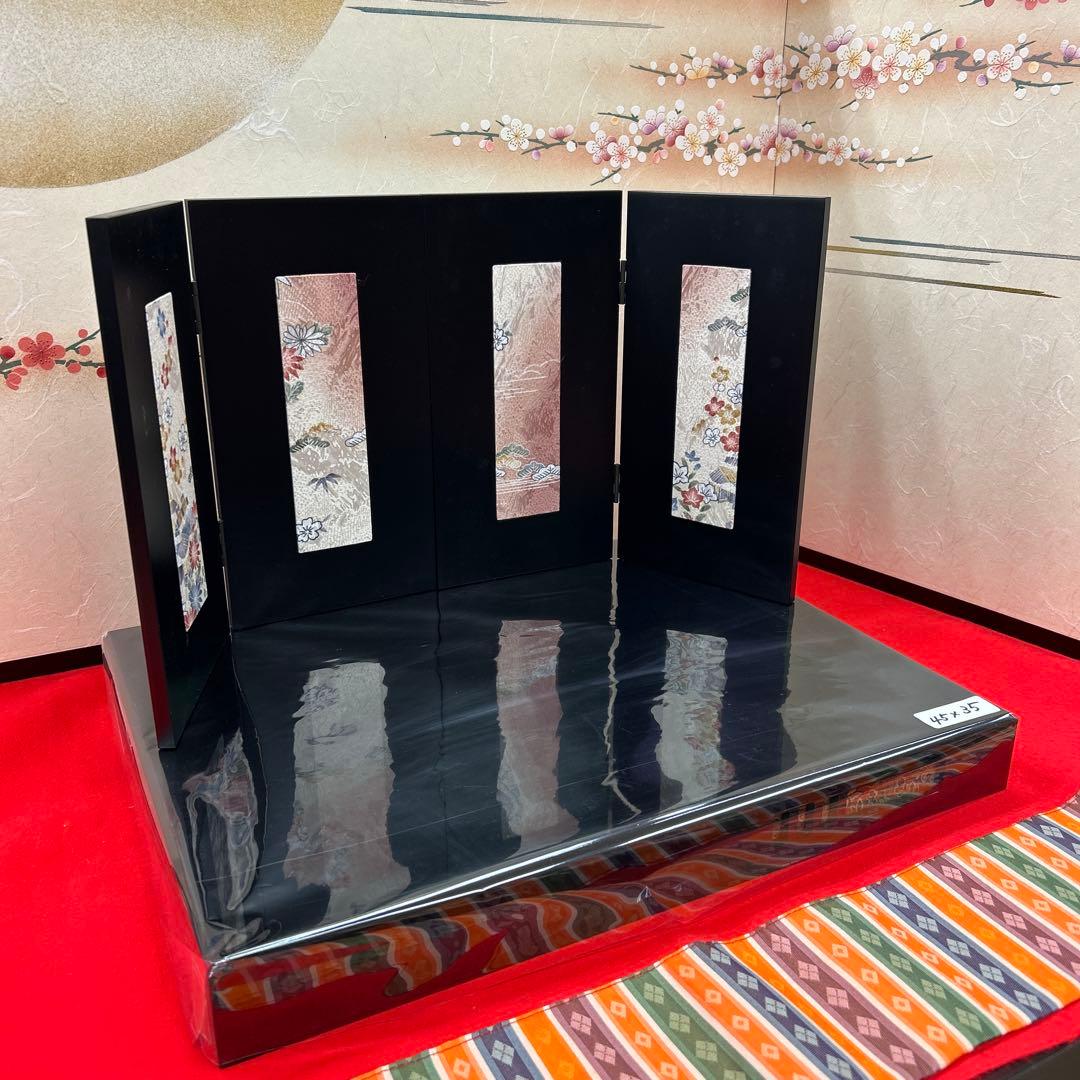【348】ひな祭り 黒い木製飾り台 と屏風p