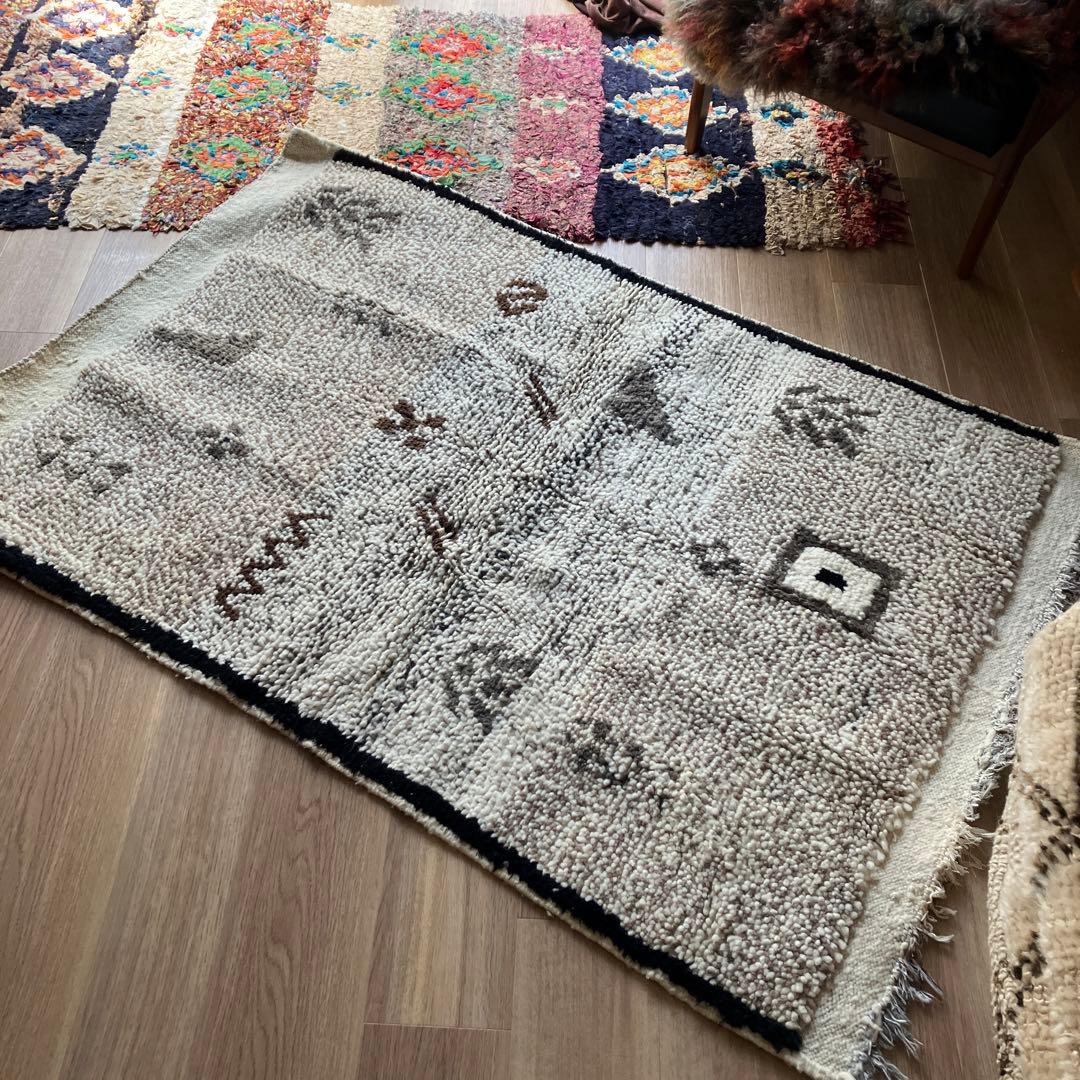 モロッコ　ベニワレン　ラグ　モチーフ柄