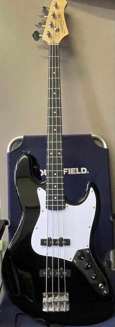 エレキベース ブラック