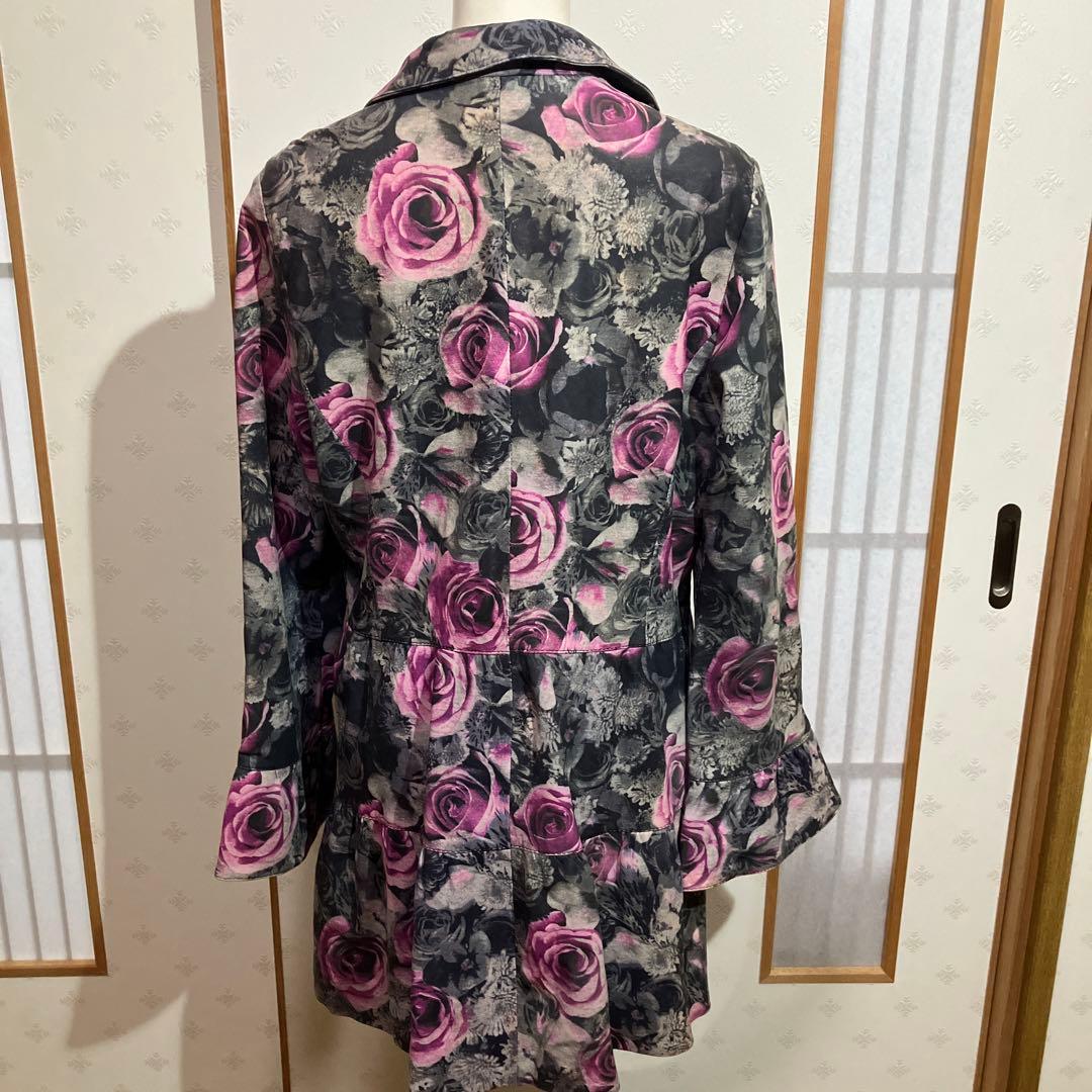 羊革　バラ柄ボタン付きコート グレー/ピンク　　　　ジャケット　フレア　薔薇