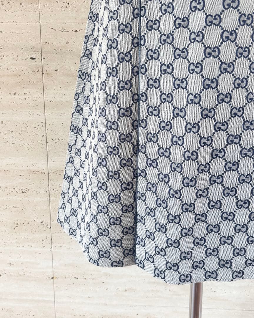 【GUCCI】美品！GG柄 スカート 40サイズ　タイガーボタン　総柄