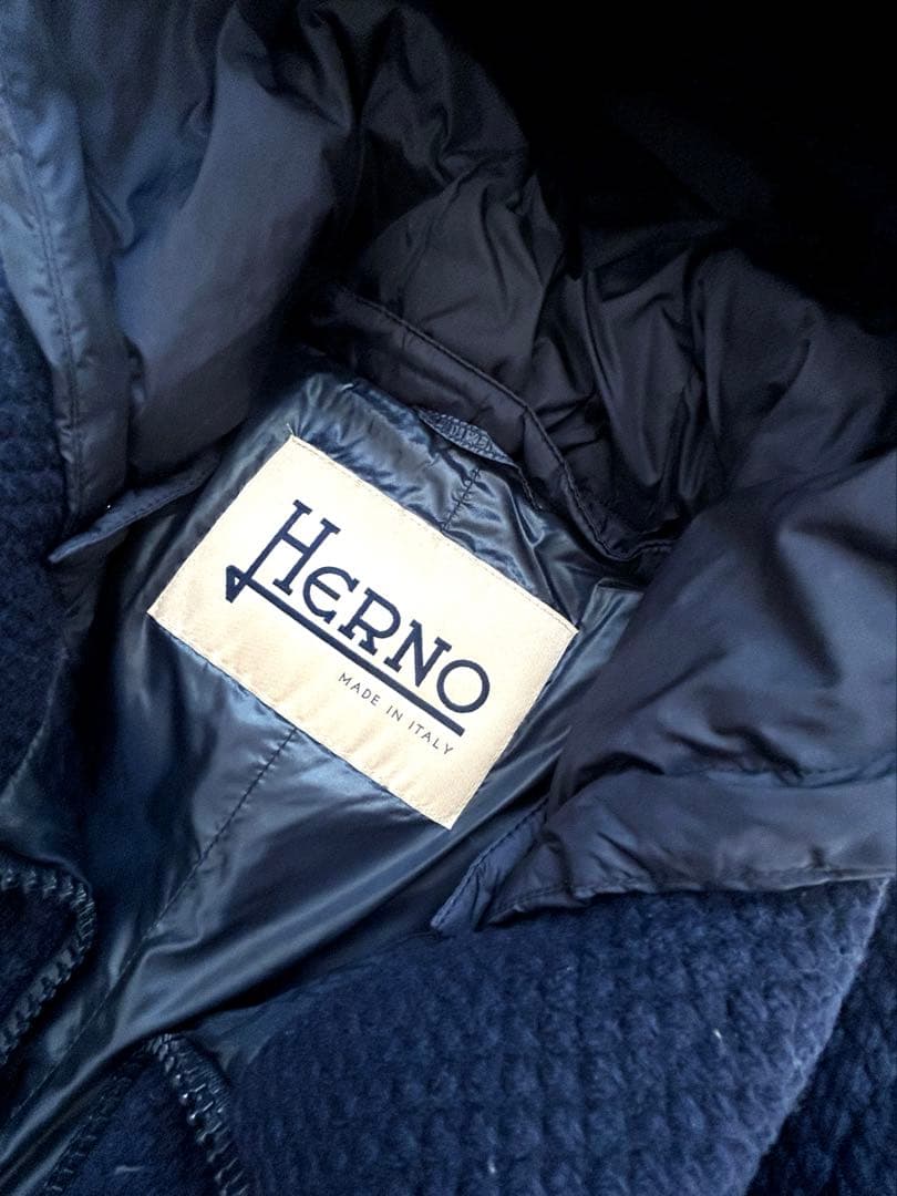 ★美品HERNO★ヘルノ ★大人気シリーズ ★ネイビー42サイズ