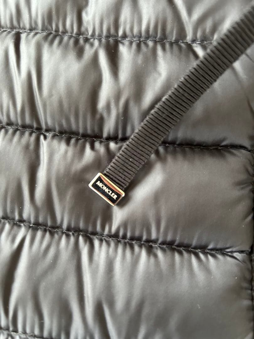 s*y様 モンクレールMONCLER フリルダウンベスト 携帯ポーチ付き