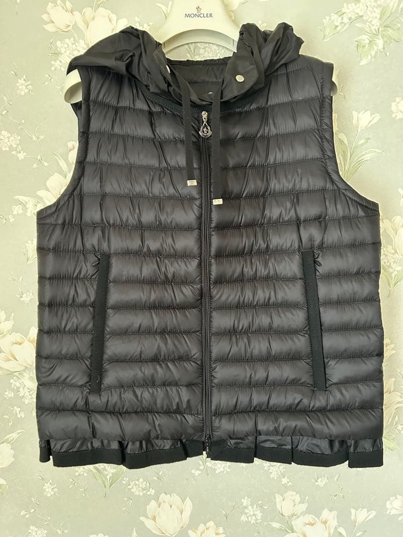 s*y様 モンクレールMONCLER フリルダウンベスト 携帯ポーチ付き
