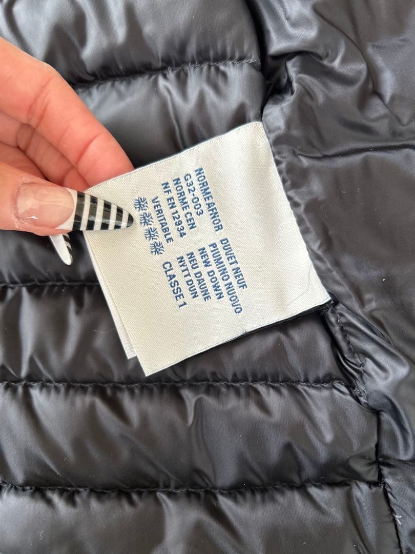 s*y様 モンクレールMONCLER フリルダウンベスト 携帯ポーチ付き