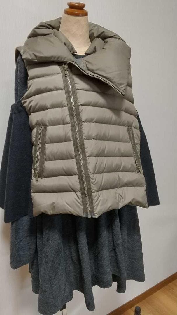 HACHE 中綿フレアベスト４０カーキイタリア製　ワンピースおまけ