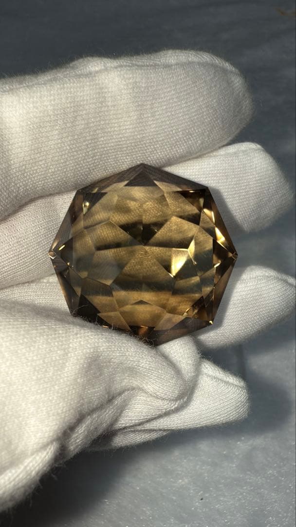 ブラジル産スモーキー宝石カット オクタゴナルモディファイドブリリアント 立体置物