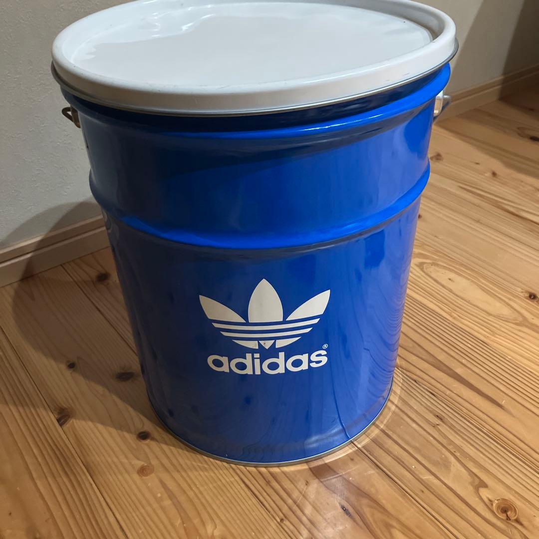 adidas 青 バケツ 蓋付き
