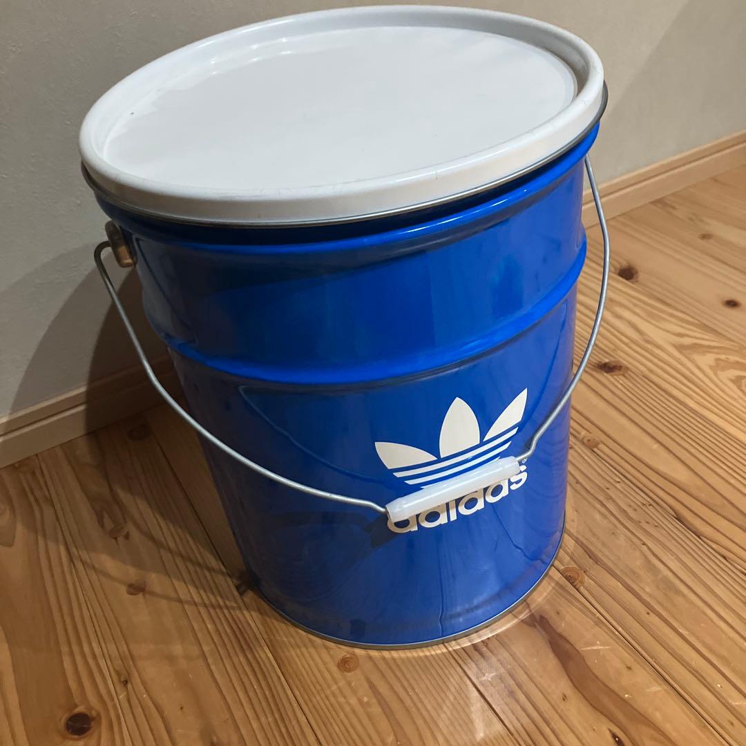 adidas 青 バケツ 蓋付き
