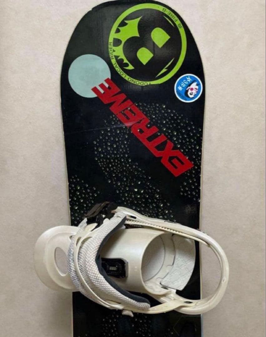 お正月特価‼️YESブラック系スノーボード FLUXホワイトバインディング