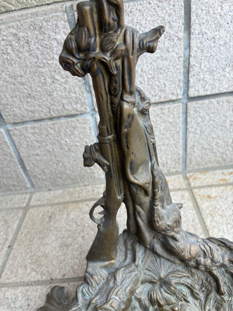 アンティーク　ブロンズ像　犬と獵銃の彫刻付き金属製傘立て