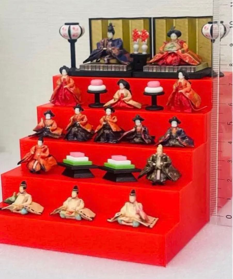 ミニチュア★ひな人形★フィギュア★ドールハウスに★リーメントに★1/64の雛人形