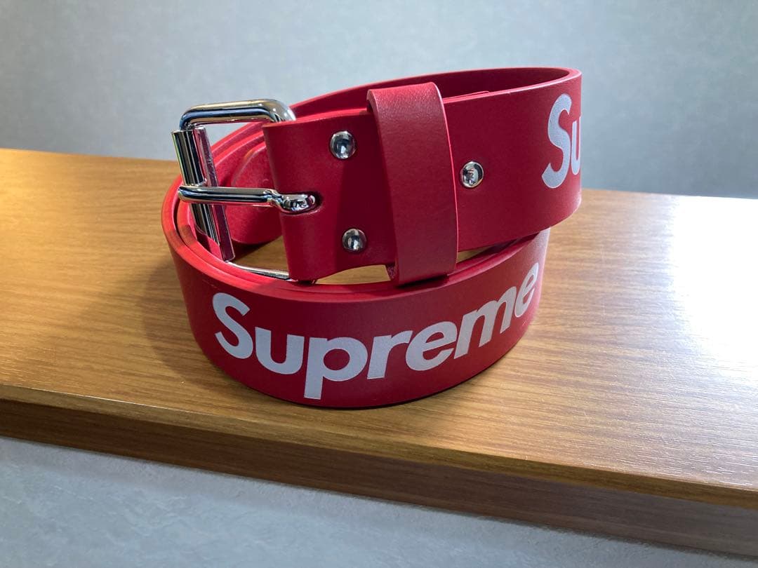 Supreme ロゴ入り レッド ベルト
