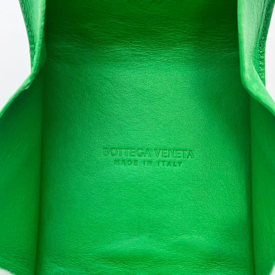 ボッテガヴェネタ　イントレチャート　ケース　折りたたみ　レザー　グリーン