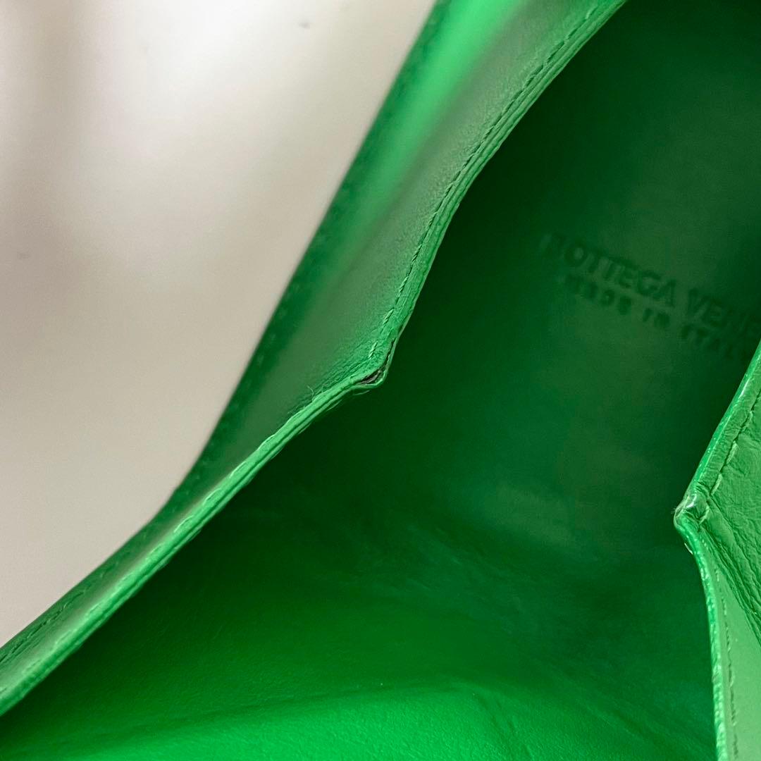 ボッテガヴェネタ　イントレチャート　ケース　折りたたみ　レザー　グリーン