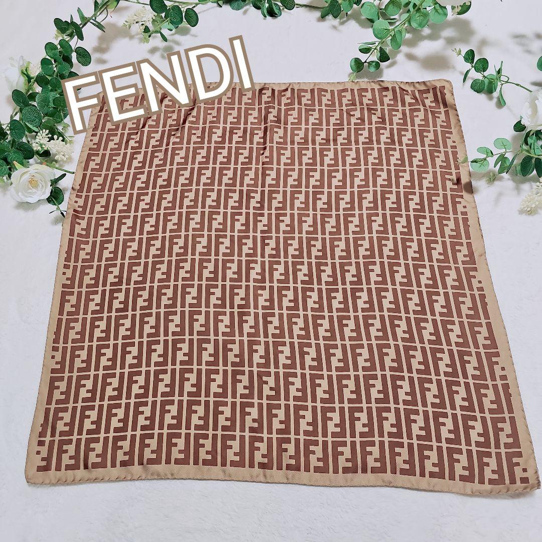 ✳️ランチャン　FENDI　大判正方形　シルクスカーフ　ズッカ柄