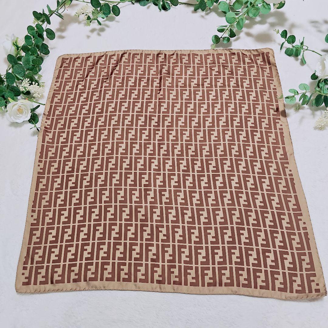✳️ランチャン　FENDI　大判正方形　シルクスカーフ　ズッカ柄