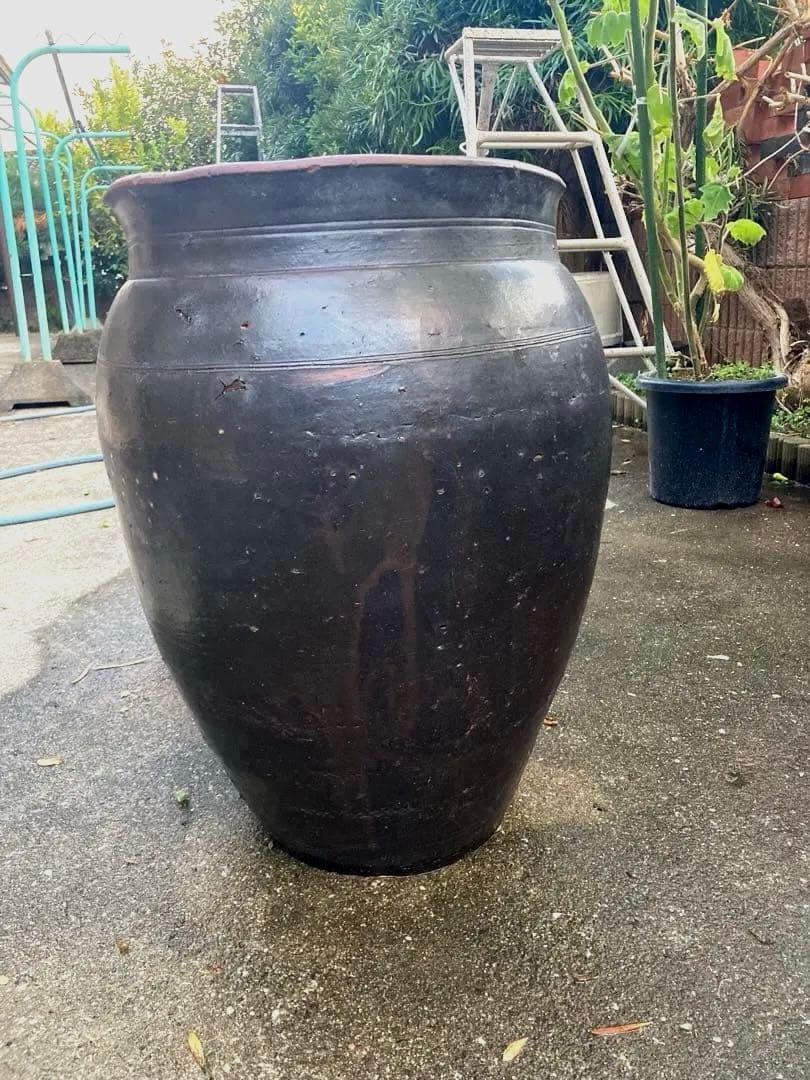 味わい深い 古い 大きな 陶器の甕 (かめ) 壺植木鉢 メダカの水鉢60センチ。