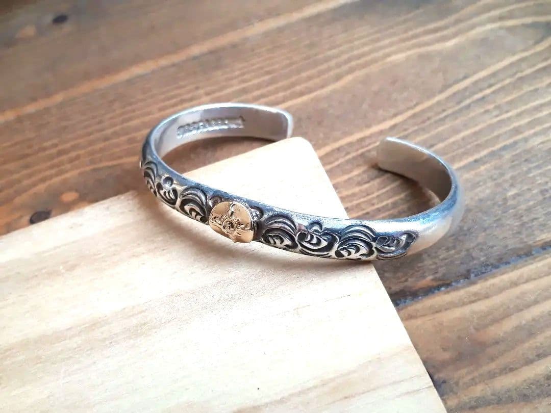 【FIRST ARROW'S】 K18付　　甲丸カラ草彫りバングル Sサイズ