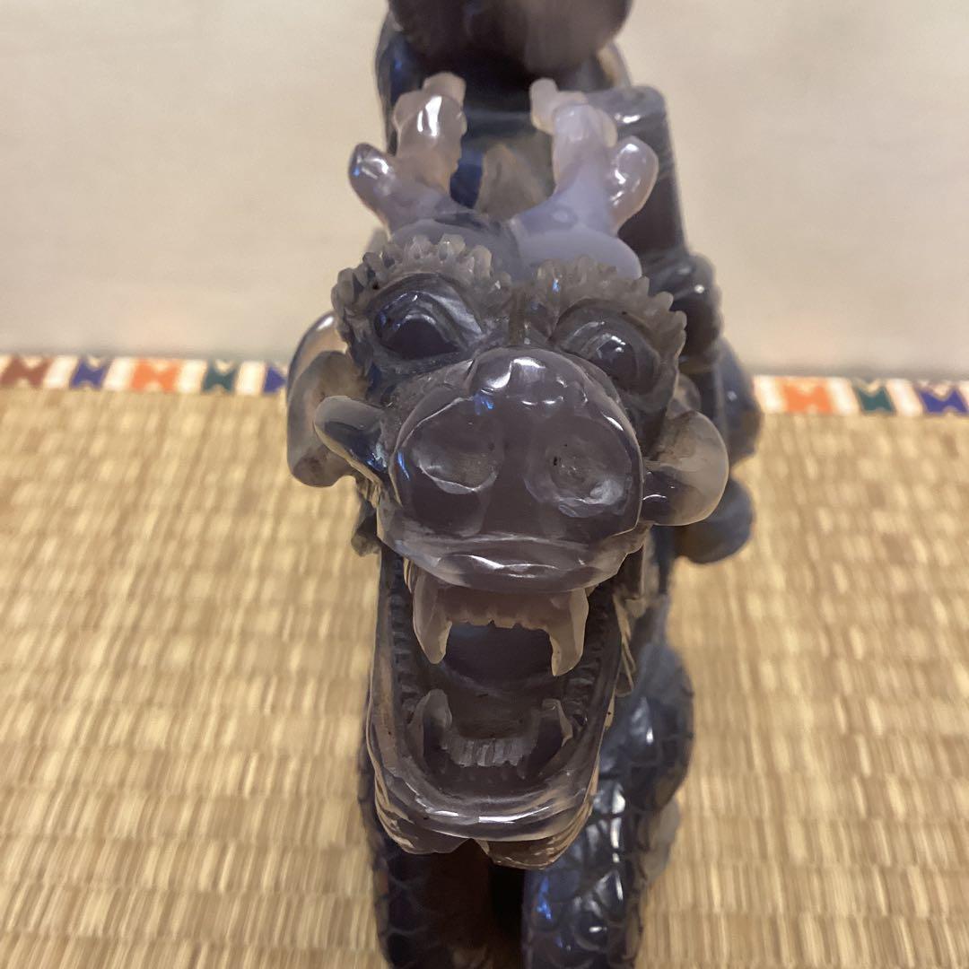 翡翠製 獅子と子供の彫刻 約30cm