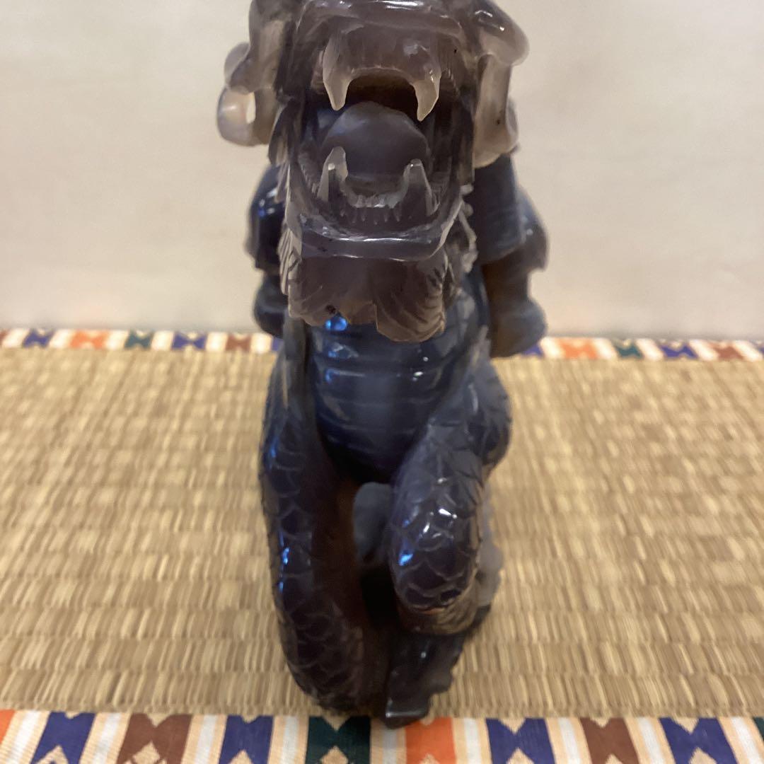 翡翠製 獅子と子供の彫刻 約30cm