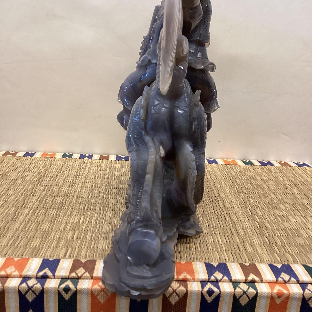 翡翠製 獅子と子供の彫刻 約30cm