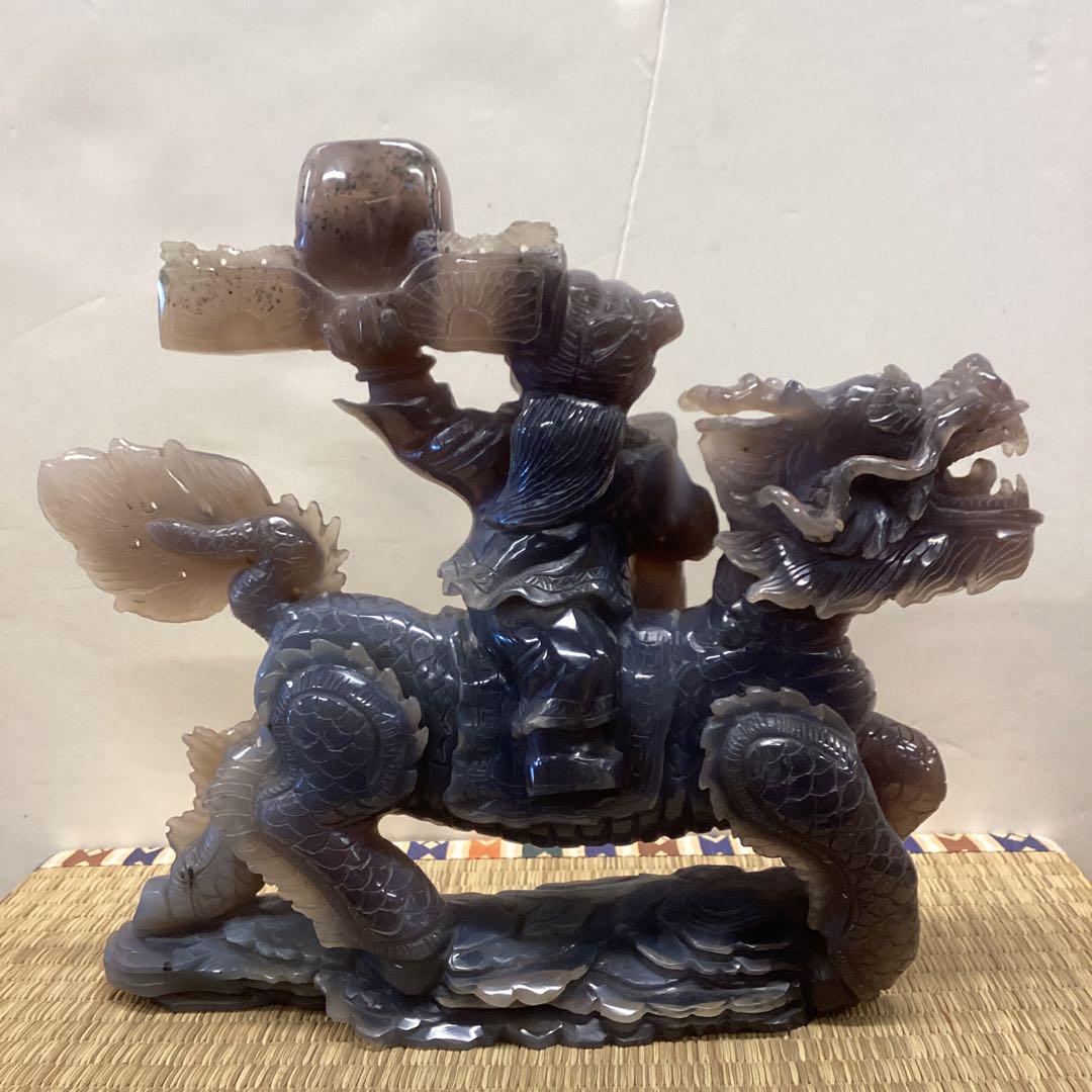 翡翠製 獅子と子供の彫刻 約30cm