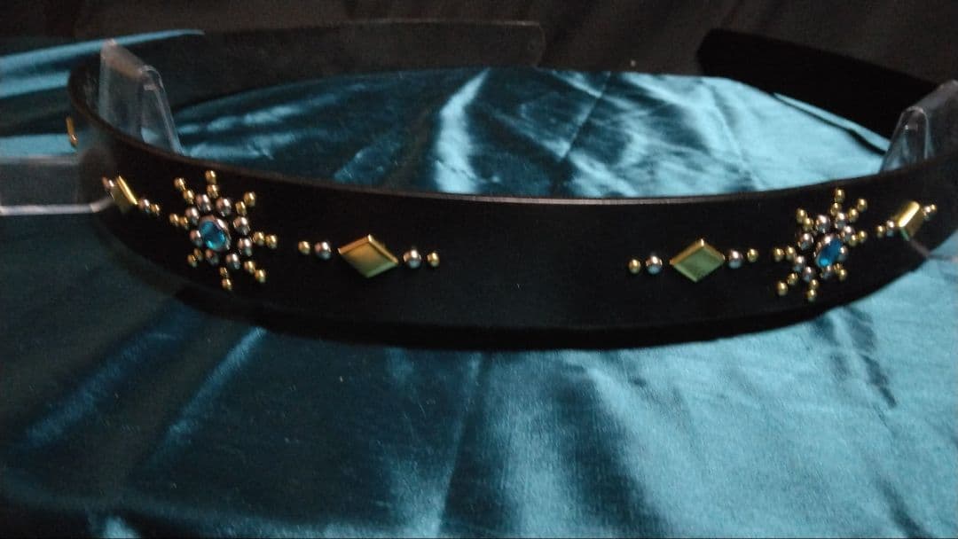 栃木レザー　スタッズブラック　ベルト　アクリル　アクアブルー