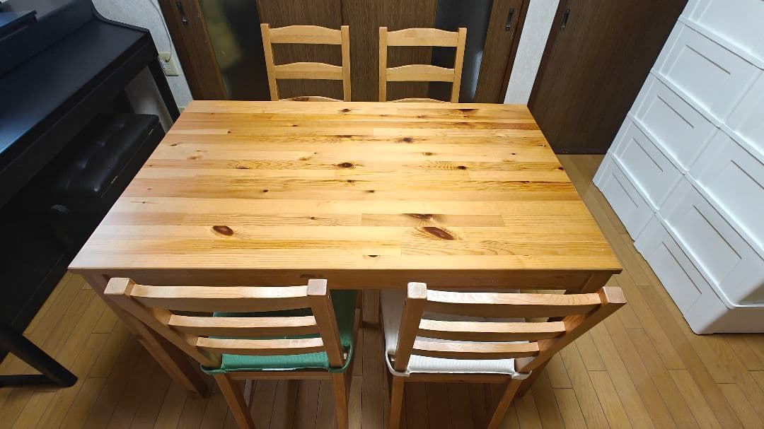 IKEAダイニングテーブルと椅子4脚セット