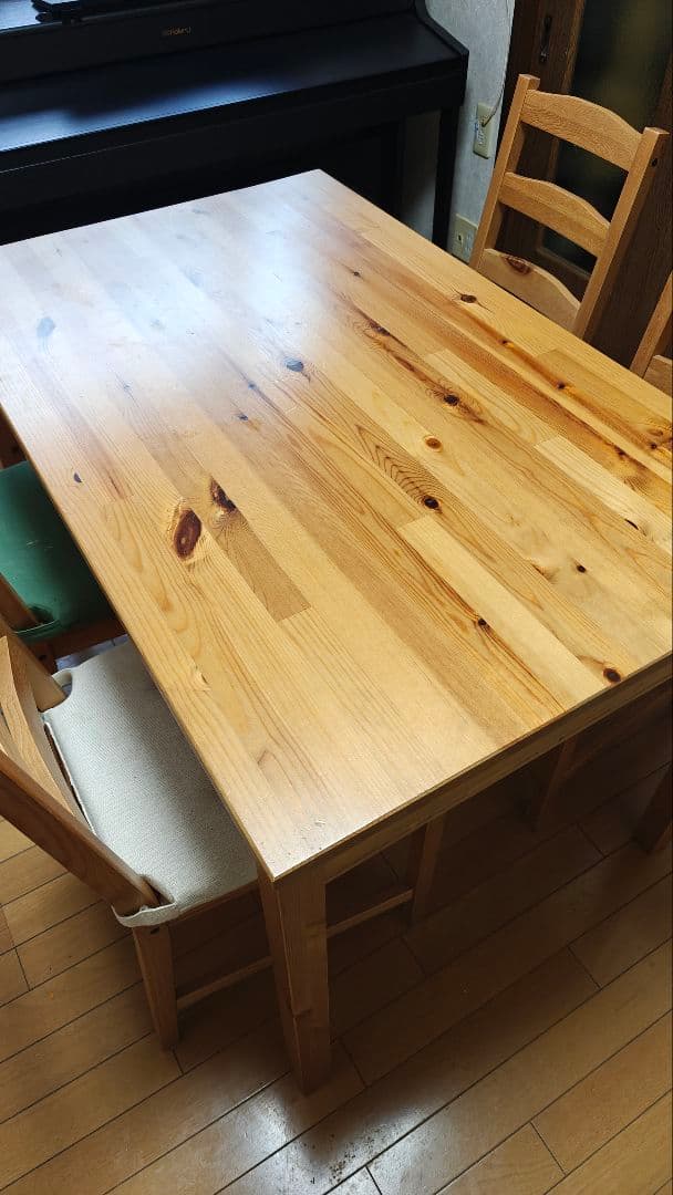 IKEAダイニングテーブルと椅子4脚セット