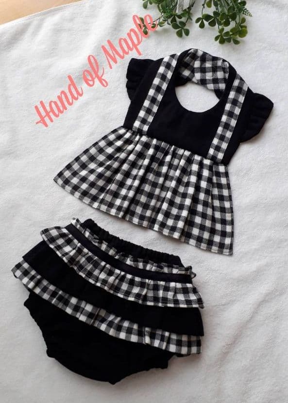 モノクロチェック2点セット♠️吊りスカートワンピース風スタイ&ベビーパンツ
