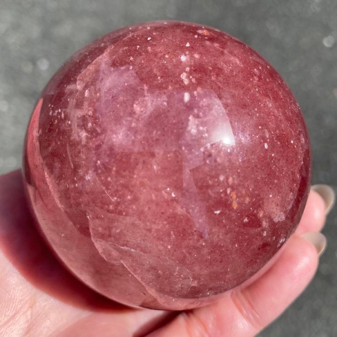 ストロベリークォーツスフィア③ マイカインストロベリー