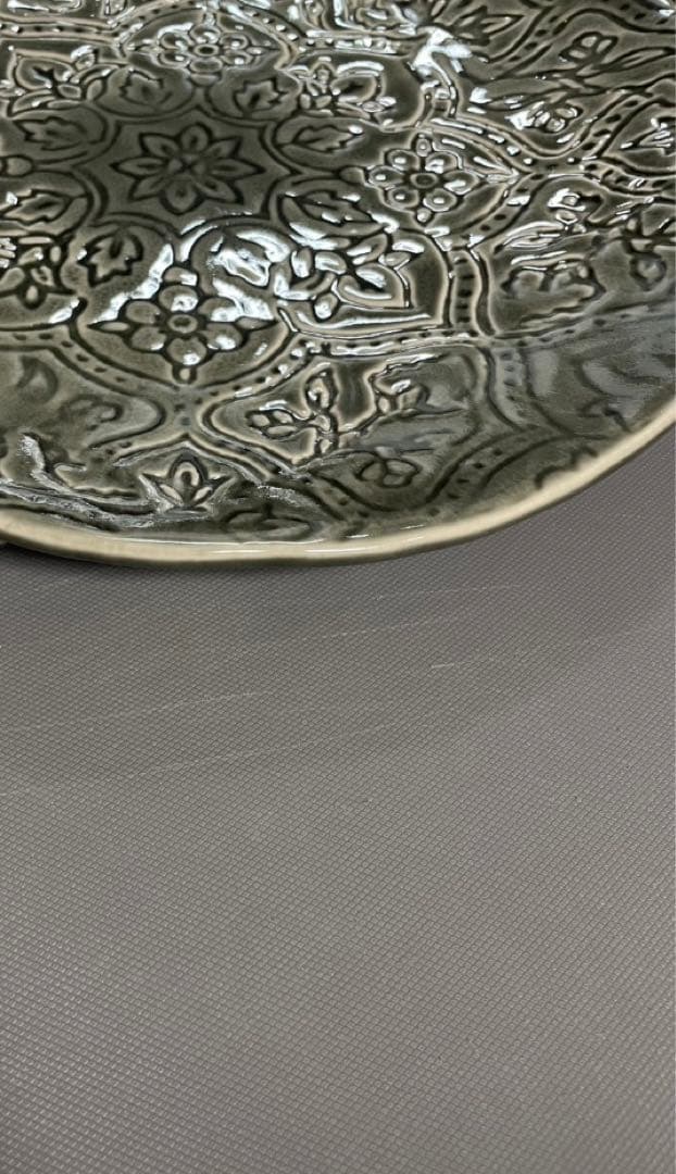 matildajars ジャスフランス製エンボス加工の花模様皿2枚セット