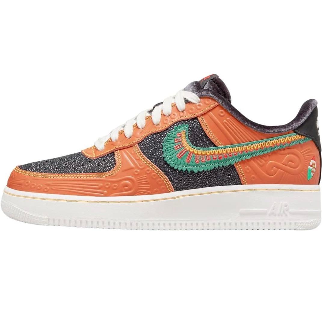 靴 Nike Air Force 1 Low \"Siempre Familia\"