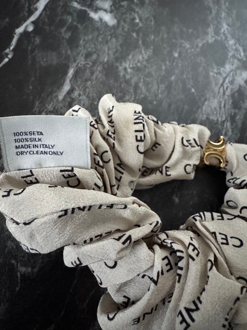 CELINE シルクシュシュ ベージュ