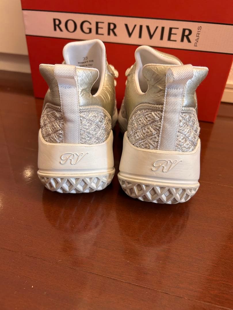ROGER VIVIER シルバー スニーカ35