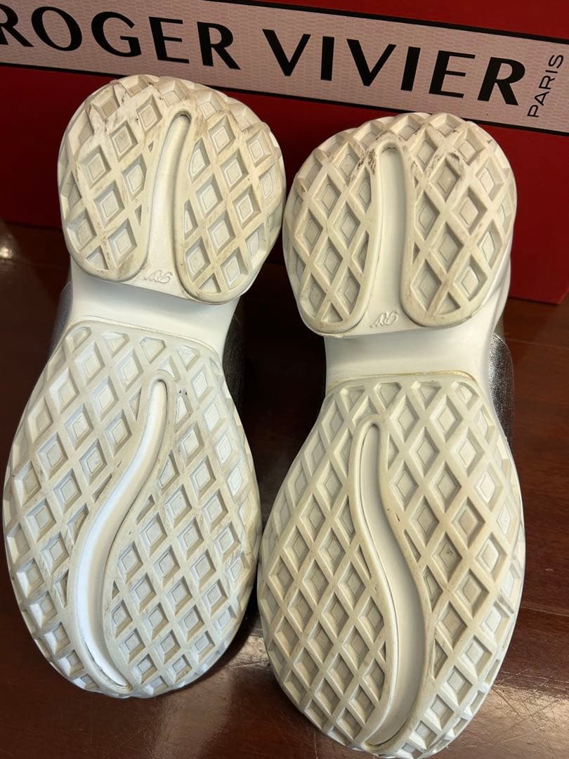 ROGER VIVIER シルバー スニーカ35