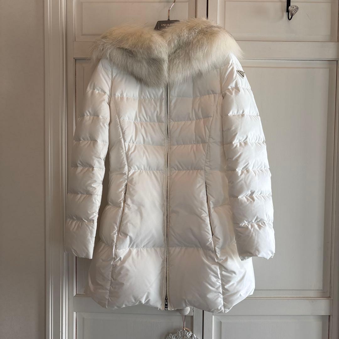 PRADA ホワイト ダウンジャケット フード付き