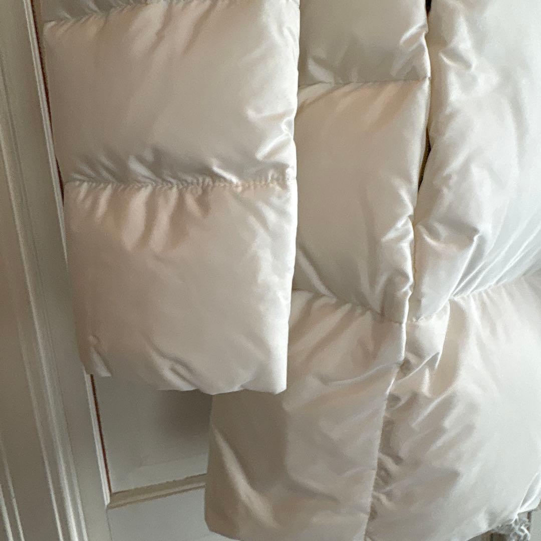 PRADA ホワイト ダウンジャケット フード付き