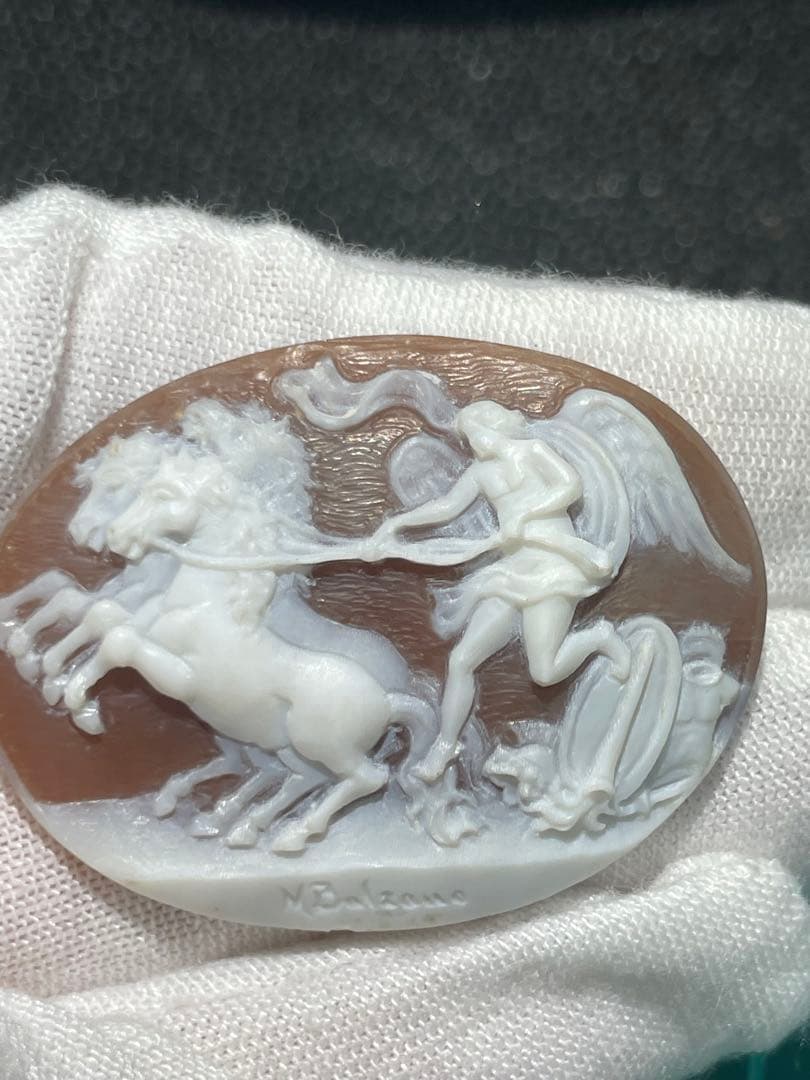 シェルカメオルース、作家品