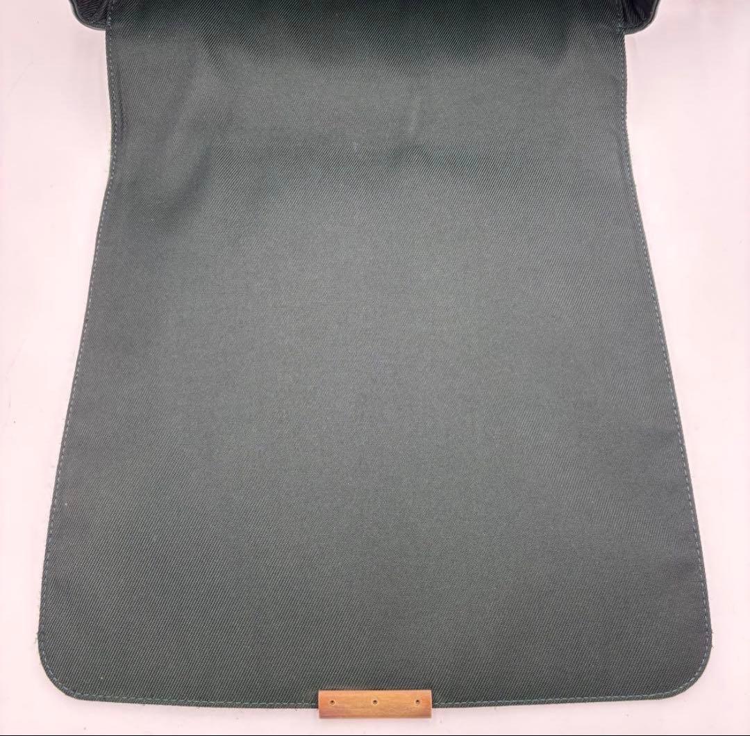 ルイヴィトン タイガ ヴィクトール レザーショルダーバッグ M30144グリーン