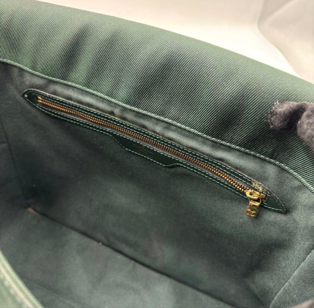 ルイヴィトン タイガ ヴィクトール レザーショルダーバッグ M30144グリーン