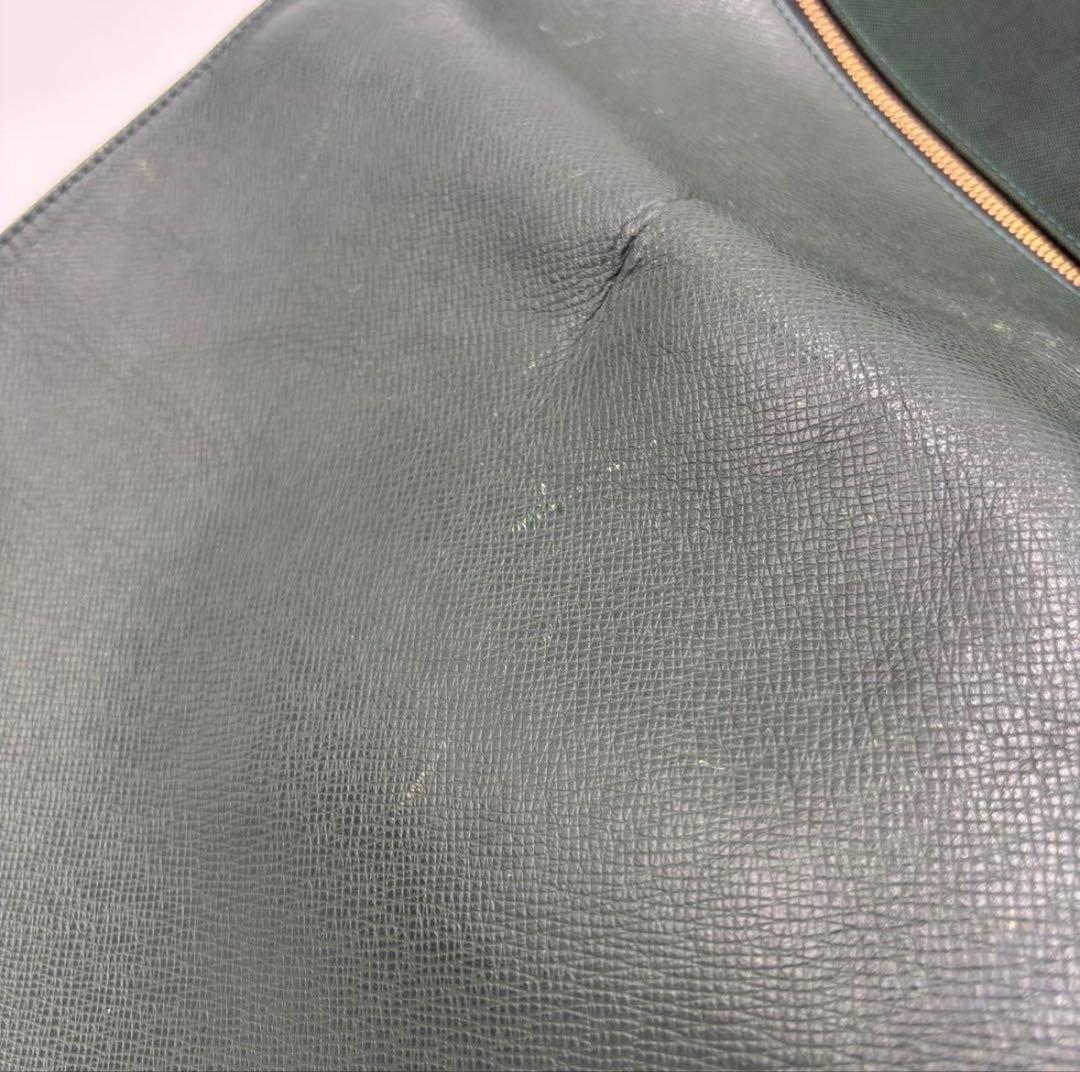 ルイヴィトン タイガ ヴィクトール レザーショルダーバッグ M30144グリーン