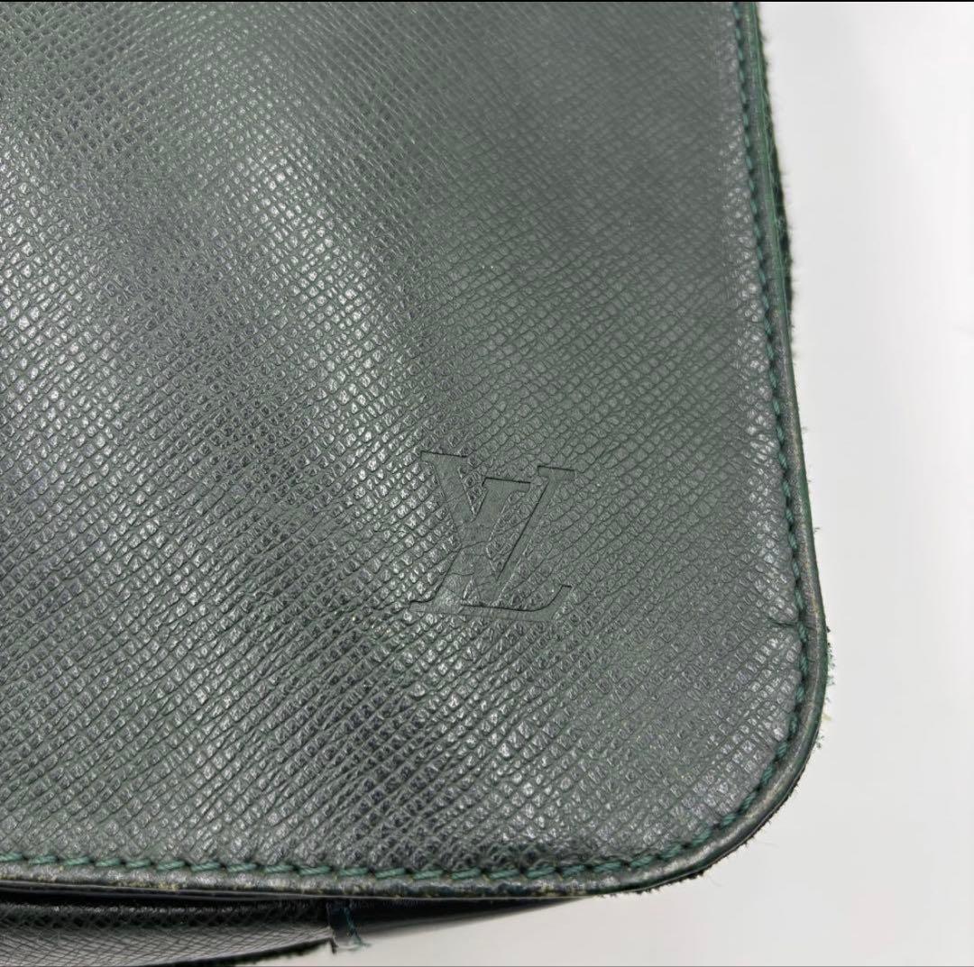 ルイヴィトン タイガ ヴィクトール レザーショルダーバッグ M30144グリーン